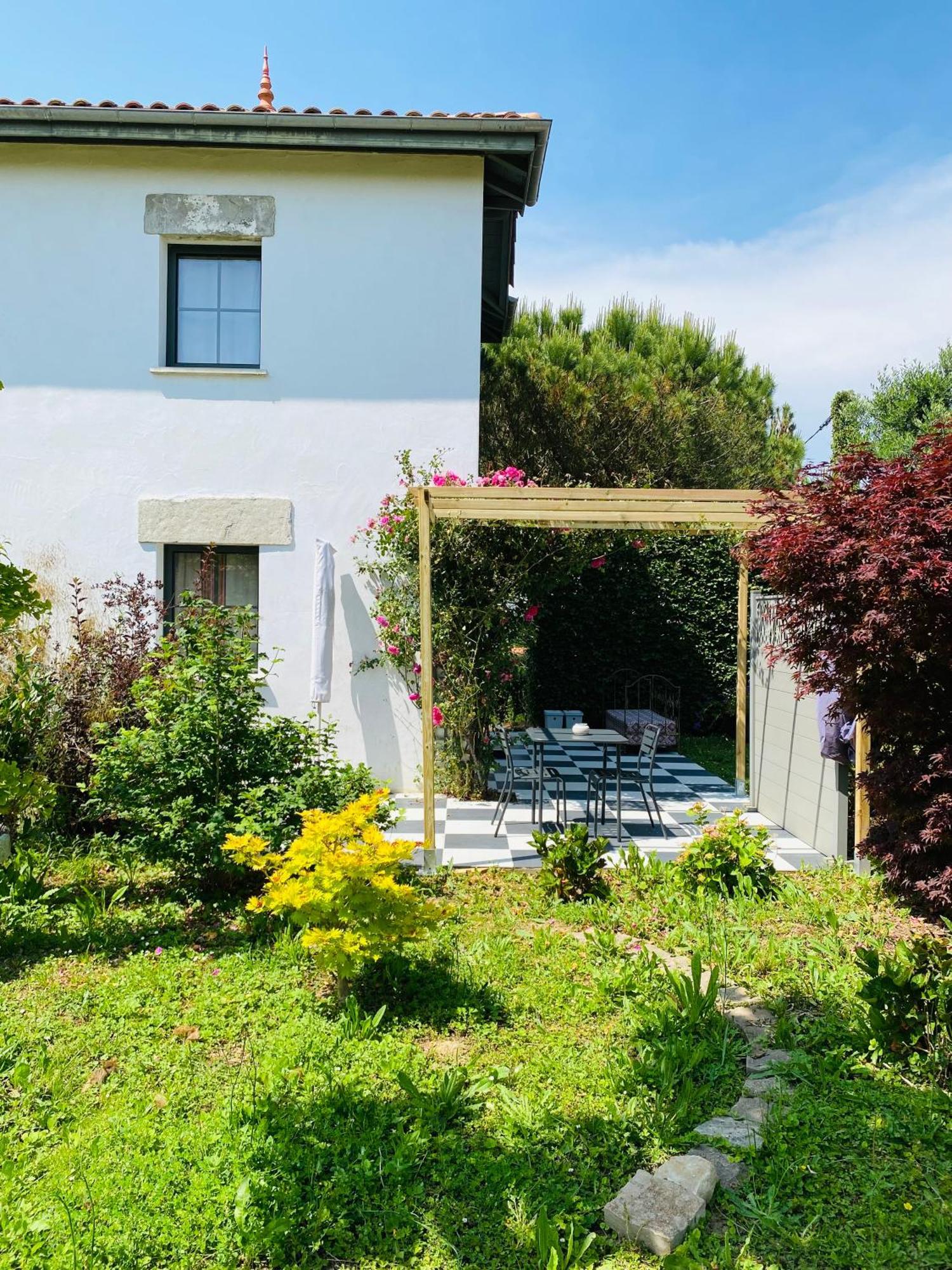 Apartamento La Bastide De Guiche Entre Ocean Et Montagnes Exterior foto